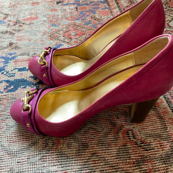 Coach Shoes - Coach Desaree Dogleash Leather Pump Heels Pink / Magenta Size 8